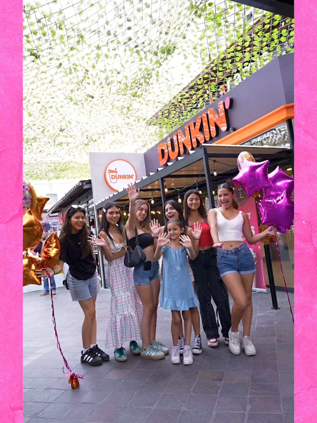 💖 ¡Así se vivió la reinauguración de nuestra tienda Dunkin C.C. El Polo! 🎉 Nuestro nuevo espacio ya se encuentra listo para compartir energía y dulzura a todos los Dunkin lovers que nos visitan. 🍩☕️ #dunkinperu #dunkin #donuts #dunkinlovers