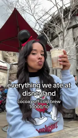 let’s pretend i didnt film this a month ago 🤣 #disneyfood #disneylandfood #disneyfoodie #disneyland #disneyeats #whatiateatdisneyland #whatieatinaday #fyp #disneyvlog #foodvlog #disneyday #disneytrip 
