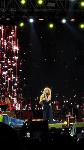 Bir ömrüm daha olsa 🌟 #yıldıztilbe #yıldıztilbeşarkıları #konser #şarkı #viralvideo #viraltiktok 