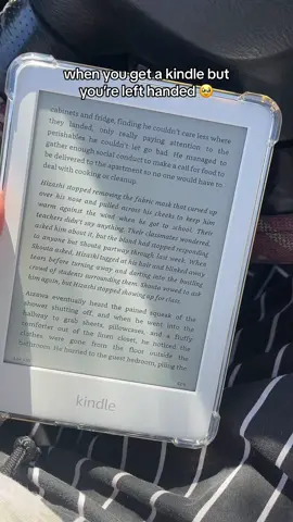 Is there a way to switch the side you rap to go to the next page? 🫣😂 #kindle 