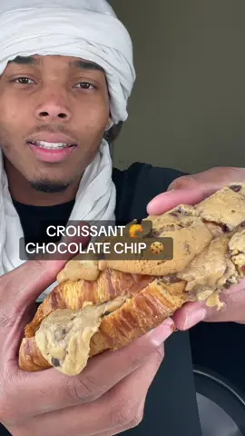 #mrhungry #itstimetoeat #croissant #chocolatechipcookies #crookie #umai👺 