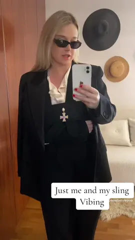 The sling life all day everyday 😎 #OOTD #midsizefashion #over40style #fashioninspo #mystyle #hermes #celine #ysl #brokenshoulder #skifail 