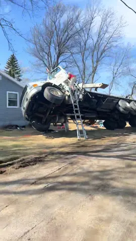 #viral #fyp #foryoupage #mn #roofingfail #roofing 