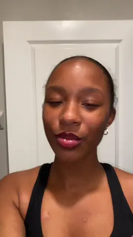 I need new lip combos to try🫣! Also does anyone know of a bomb lip balm?! Needing to do a new skincare haul 👀 #BeautyTok #lipgloss #lipliner #suggestions #obsessed #makeup #makeuptutorial 