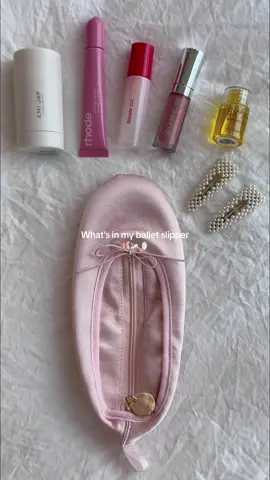 So extra but I love it 🩰🤭 #whatsinmybag #ballet #ballerina #whatsinmypurse @Emi Jay @rhode skin @Glossier 