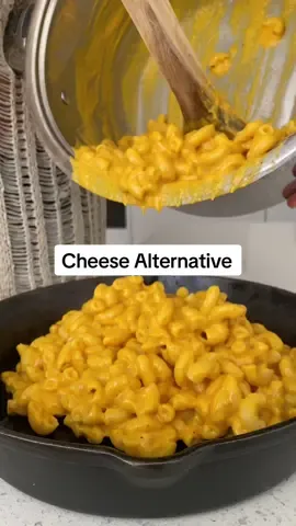 👉🏽 Mac & Cheese Alternative:  @theelectrictribe Organic Sea moss Pumpkin/Squash, roasted Red onion, roasted  Red bell pepper, roasted  Nuts/seeds (i.e. Brazil nuts, cashews, hemp seeds) Chickpea flour Plant milk (i.e. coconut) Lime juice  Onion powder Ginger powder  Sea salt  Optional: Date/agave syrup  Healthy vessel, sharp mind 👊🏽 #plantbased #veganrecipes #macandcheese #foryou #cheesealternative 