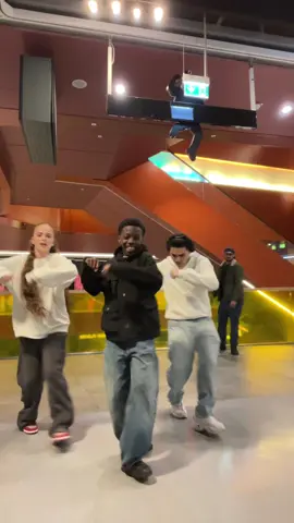 Sowetooo🕺/W @𝗕𝗲𝗿𝗸𝗮𝘆 & @ZAH1DE #viralvideo #dance #viral #fypシ 