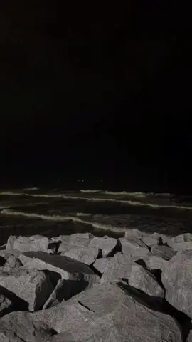 لا تروحي عني وتكوني كالغير.. ✨🚶‍♂️ #fyp #foryou  #foryoupage #explore  #هواجيس  #لاتروحي_عني💔  #سيلاوي  #بدون_موسيقى 