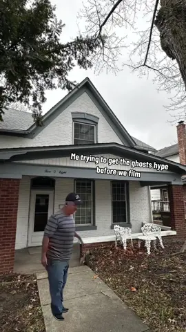 Sometimes they just need a hype man🤷🏻‍♂️ #ghosts #ghost #salliehouse #hauntedhouse #demon #thesalliehouse #hauntednights