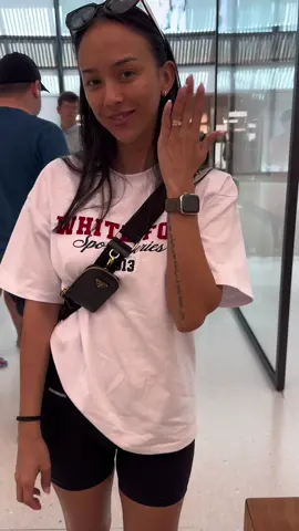 I want to try and get this warehouse fully decorated before we go to hawaii 😅 that’ll keep my steps up too 💪🏽 #hack #Vlog #decorate 