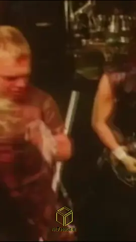 Desde 1976 y emergidos en un pequeño pueblo germano llamado Solingen, los legendarios Accept han cimentado una carrera granítica donde paulatinamente se fueron posicionando como una de las bandas más relevantes e influyentes para el desarrollo del Heavy Metal sin aditivos, que los sitúan como uno de los pilares fundamentales del estilo junto a leyendas como Judas Priest, Iron Maiden y Saxon, el ‘Big 4’ del Metal clásico. Song: Balls Of The Walls - Accept Álbum: Balls to the Wall - (1983) #letras #Accept #parati #TeutonicTerror #Alemania🇩🇪 #Viral #cantante #live #letrasdecanciones #estadosparawhatsapp #lyrics #musica #artista #foryou #music #fy #pt #CapCut #VoiceEffects 