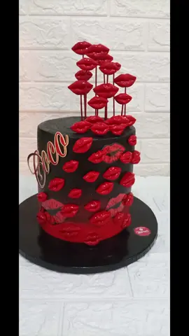 Exótica Torta de besos💋💋💋💋💋💋💋 #tortadebesos#karemelscakes  #tortaexotica☺️ #tortadevainilla #cremadeoreo 