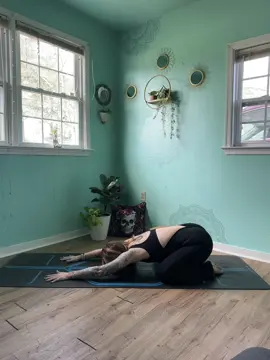 #yoga #yogabody #tattooedyogi #yogisoftiktok #yogagirlsofttiktok #doyogawithme #mobilitytiktok #inversionjunkie #yogastretches #yogadaily #dailyyoga #yogaflows #womenwithtattoos 