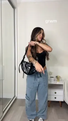 corset e calça larga >>> #grwm #lookdodia #OOTD #fashiontiktok #grwmoutfit #arrumesecomigo 