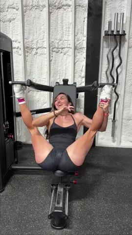 trying out a new leg workout💪🏻 #GymTok #legworkout #girlswholift #bryceadams #nisamedia 