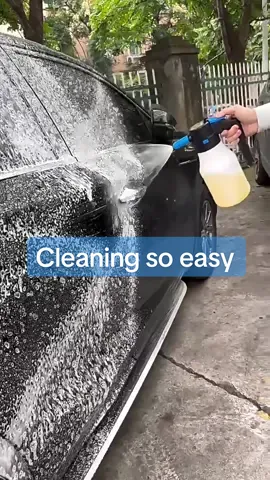 Electric sprayer with a competitive price #carwash #recharge #foambottle #sprayfoam #batterypowered #snowfoamlance #new #fypシ゚viral 