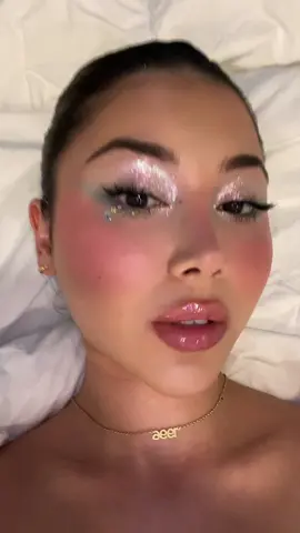 warning: may cause blindness ✨✨✨ #eyeshadowlook #makeuplook #makeup #fairymakeup #makeuplookideas #shimmereyeshadow #glittereyeshadow #shimmereyes #fairyeyeshadow #rhinestonemakeup #glittermakeup #creativemakeuplooks #etherealmakeup 
