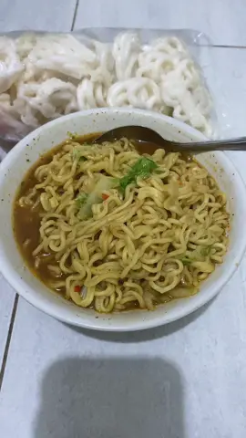 sahur seminggu kemudian pasti ketemu ini MIE iNSTANT #fypシ #fyp #fypシ゚viral #tiktok #mie #mieinstan 