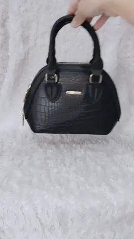 buruan cekout dikeranjang 💛#kafina #tasselempang #taswanita #handbag 