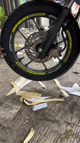 Stiker lis velg motor all honda beat cukup order satu bisa untuk dua roda #stiker #sulungsticker #cuttingsticker #stikermotorviral #stikermotorpremium #stikerhondabeat #hondabeat #stikerbeat #fypシ゚viral 