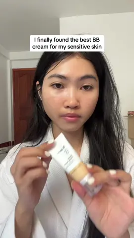 I finally found the best BB cream for my sensitive skin 😭❤️  Dr.Jart+ B3 Barrier should be go hype 🥹  #drjart #bbcream #sensitiveskin #cambodia🇰🇭 #kbeauty #pharmacist #tiktok #viral #foryoupage #productreview 