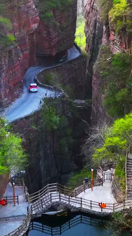 Guoliang Village Wall hanging Highway has a breathtaking terrain and beautiful scenery. It is famous for its fantastic waterscape and wall hanging highway in cliffs and canyons. It has the majesty of Mount Taishan Mountain, the danger of Huashan Mountain, the straightness of Songshan Mountain, the beauty of Mount Huangshan Mountain, and the primitive antiquity#Tiktokpopular