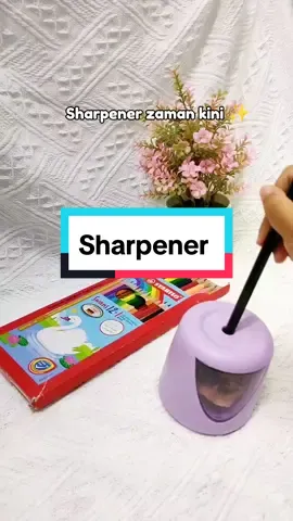 Sharpener selamat, senang guna & kompem asah tajam. tekan je dah siap #sharpener #sekolah #sharpenerautomatic 
