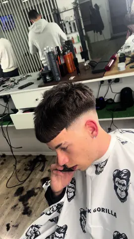 F R E N C H   CROP 🇫🇷 Styling products : @slickgorilla / Clay pomade & Salt spray 🦍 #messyhair #claypomade #barber #frenchcrop #haircut #barbershop #transformation #menshaircut #hairstyle #brasil #barbershop #barberlove #france #claypomade @Slick Gorilla 