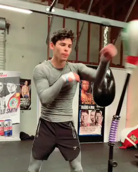 good training #باکسر👊✌🏻 #fypシ゚viral #unfreezemyacount #🇦🇺💯🇺🇲 #boxingpadwork #boxer #boxinglover🥊 #boxingday #boxingtraining #foryoupage 