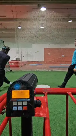 Luka Raesmaa🥶🚀 Heitto = 160km/h Lyönti = 182km/h Kuka haastaa?🔥🔥 #sports #baseball #pesäpallo #urheilu #sportstiktok #tiktok 