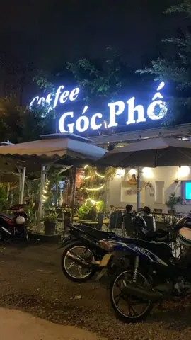 Caffe góc phố .. giải ngố ngắm đường phố #caffe #xuhuong #xuhuongtiktok #suhuongtiktok #giaitritiktok #fy #LearnOnTikTok #vietnam #travel #fypシ゚viral #langthang #nhacnaychillphet #lovemusic #nhachaymoingay #nhacbuontamtrang #cafedem #gocphocafe #cafetiktok 