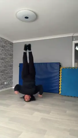 @b_girl_terra_b_gir... 🕶️ . Hit that follow button 🔵	 	 ▶️ @BREAKINGUNIVERSE ▶️	 ▶️ @BREAKINGUNIVERSE ▶️	 ▶️ @BREAKINGUNIVERSE ▶️	 	 #breaklife #breakinguniverse #bboying #bgirling #bboys #bgirls #breaking #powermove #powermoves