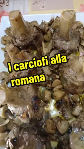 I carciofi alla romana: un contorno succulento e molto gradito 🫶  #lacucinadigilda  #piattoriccomicificco  #gildarella  #neiperte  #andiamoneiperte  #ricettadelgiorno 