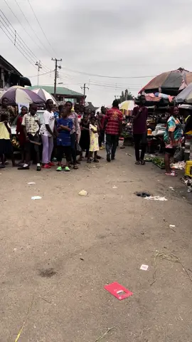 Everybody just stand dey look. They know the vibes. @Bigbutfitneylo you inspired this. Thank you mama  🎥: @🇳🇬Oz__ . #trending #viral #fyp #fyppppppppppppppppppppppp #portharcourttiktoker #makemefamous #dancer #lagostiktokers #viralvideo #makemetrend #hilarymaduba #dancewithhilarymaduba #loversofhilarymaduba 