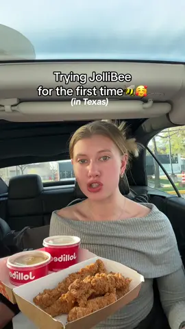 Trying JolliBee for the first time, i was so surprised by the flavours, honestly im craving it rn all over again😍🤤🇵🇭  #jollibee #mukbang #ktfranklin 