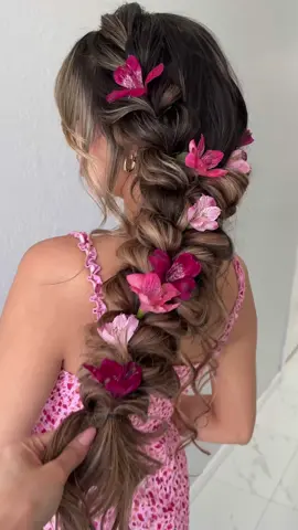 Spring is in the hair 🌸🌷 Styling with Healthy @SexyHair Smooth&Seal for taming flyaways and adding lots of shine. Formed entire braid with BigSexyHair Powder Play Lite for adding texture and volume. #sexyhairpartner  Model @samira #promhair #springhair #bridalhair #weddinghair #hairtutorial #hairtips #hairhack #naplesflorida #miami #hairstyles #braids 