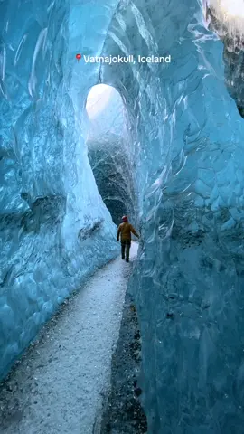 Uncover the magic of Vatnajökull, Iceland’s best ice caves! Book your tour now! #iceland #vatnajökull #glacier #icelandic #icecave #islandia #travel #trip #icelandadventure #icelandtrip #icelandtravel #icelandtour 
