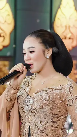 ELING AE - NIKEN SALINDRY Full Video On Youtube Channel Kembar Music Digital @kembarmusicdigital  . Support Partner By @nikens_entertainment  . #nikensalindry #sanidynusantara #sanidylampung #nikensentertainment #kembarmusicdigital