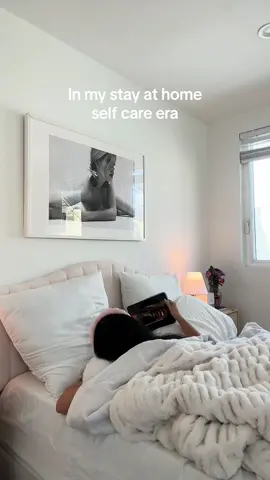 Consiously making an effort to feel good even if you’re at home all day makes the biggest difference 🫶 #SelfCare #selfcareroutine #hairwashday #glowyskin #skincare #cleangirl  