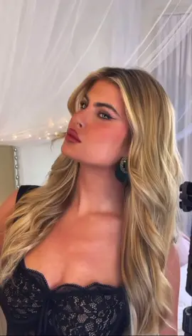 Easy to use, beginner-friendly and so natural looking 💫 There is no reason to sleep on the Halo for instantly longer, thicker hair. Get the look like gorg queen @kelliemstewart - link in bio to shop! #zalahairextensions #hairtransformation #hairtoks