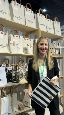 #ObjetodelDía Recorriendo Expo Presentes, me encontré con el stand de The Stampa, una empresa familiar argentina que ofrece productos textiles funcionales realizados con géneros Premium de algodón y estampados artesanalmente con bases no tóxicas #Sustentabilidad #DiseñoArgentino 