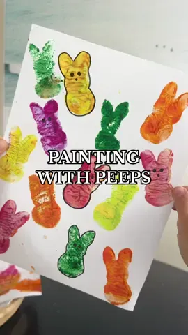 Painting with PEEPS 🐰🐥 #toddlercraft #toddleractivity #toddlersofticktok #toddlertok #eastercraft #kidscraft #easteractivity #activitiesfortoddlers #toddlersctivitiesathome #fyp #MomsofTikTok #momtok 