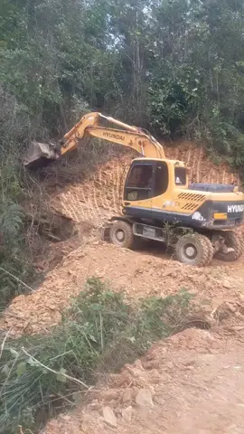 xử lí Huyndai 140-9 nóng lên yếu .chậm . #haihuoc #xuhuongtiktok #mct #thuyluc #mayxuc #nghenghiepcuatoi #suamayxuc #