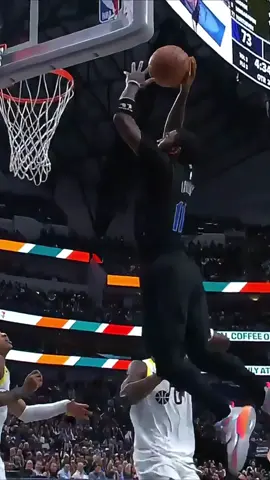 Luka Doncic Throws Up The Rock For Kyrie Irving To Slam Home🥵 #foryou #foryoupage #fyp #basketball #hoopsnation #hoopscorner #lukadoncic #kyrieirving #dallasmavericks #alleyoop #slamdunk #dunknation 