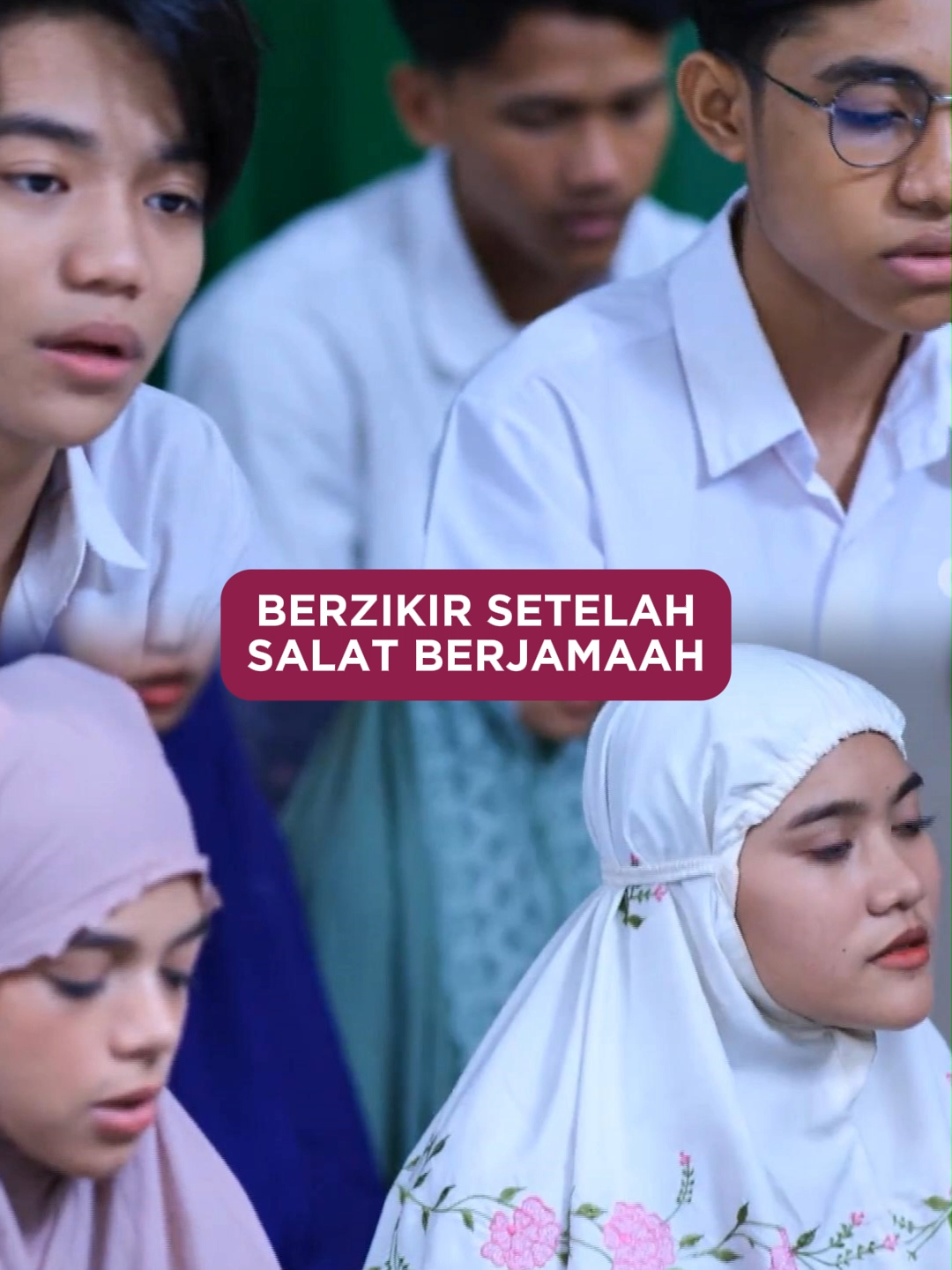 Siapa disini yang kalo habis salat berjamaah ga langsung pergi, tapi ikut zikir duluu?🥰 Saksikan terus #Magic5 tayang setiap hari pkl 18.00 WIB hanya di Indosiar #Magic5Indosiar #TikTokTainment