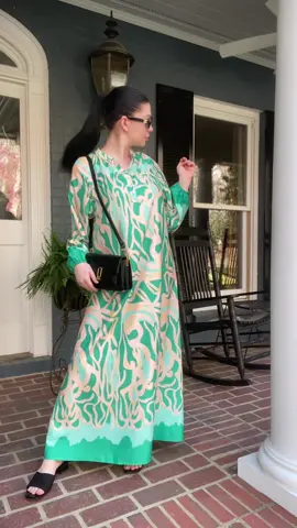 Awesome dress 😱🙈🙃 I was in shock. It's Dressin @Dressin_official  Graphic Button Notched Puff Shirt Dress DIHL000456_G_S Buy from my links and get bonuses: APP:https://bit.ly/3IRbjpW H5/PC:https://bit.ly/3Vn3j7O Also link in bio