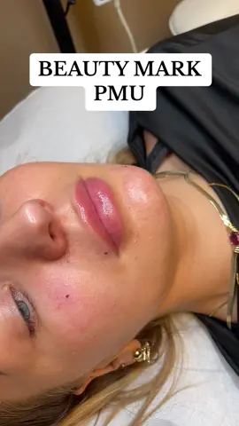 Vi tattoverer også skjønnhetsflekker! 🙌🏼 Varighet 1-4 år, påfyll anbefales 1 gang i året. Pris: 700kr for 1, opptil 3stk for 1500. #beautymark #pmu #pmuartist #fohnixbeauty #tattovering #permanentmakeup #foryou 