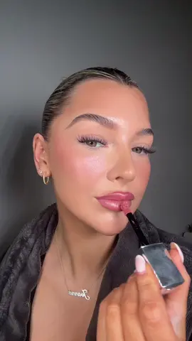 Its giving glow 💫 #diorbeauty #diorhighlighter 