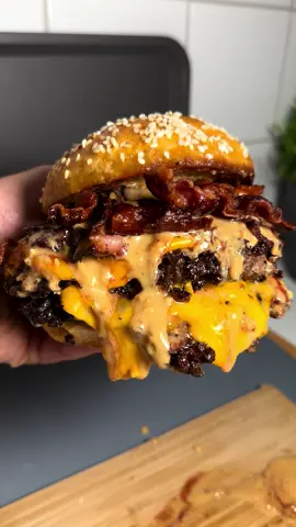 💃🏻📣🔥🚩THE PEANUT BUTTER & JELLY JAM BACON CHEESE BURGER HAS YOUR HEALTHY AMOUNT OF WEEKEND CALORIES COVERED🐷🥜🥓💃🏻📣🔥🚩 🐷🥜🥓KL’s PB&J BACON CHEESE CRUST BURGER💃🏻🍔🍟🚩  🥩SIGNATURE DOUBLE SUPER CRUST SMASHED SHORT RIBS BEEF BLEND FROM @bojastommen | KL’s SECRET PEANUT BUTTER SAUCE RECIPE | KL’s JELLY JAM | CRISPY MAPLE CANDIED SMOKED BACON | DOUBLE LAYERED CHEDDAR CHEESE | GOLDEN BUTTERED TOASTED SESAME BRIOCHE BUN🧈🍔🍟🔥 - 🎥🎶CHECK IT OUT CLOSE-UP AT INSTAGRAM REELS AND TIKTOK @klburgers 🎥🎶 - #🍔 #klburgers #burger #burgers #burgerlife #hamburger #burgerking #burgermania #burgerandfries #burgerlove #burgerlover #burgerlover #burgerporn #burgertime #burgerholic #burgerheaven #endubbelcheese #burgeratti #cheeseburger #burgerdudes #cheeseburgers #cheese #cheeselife #fries #food #foodgasm #foodporn 
