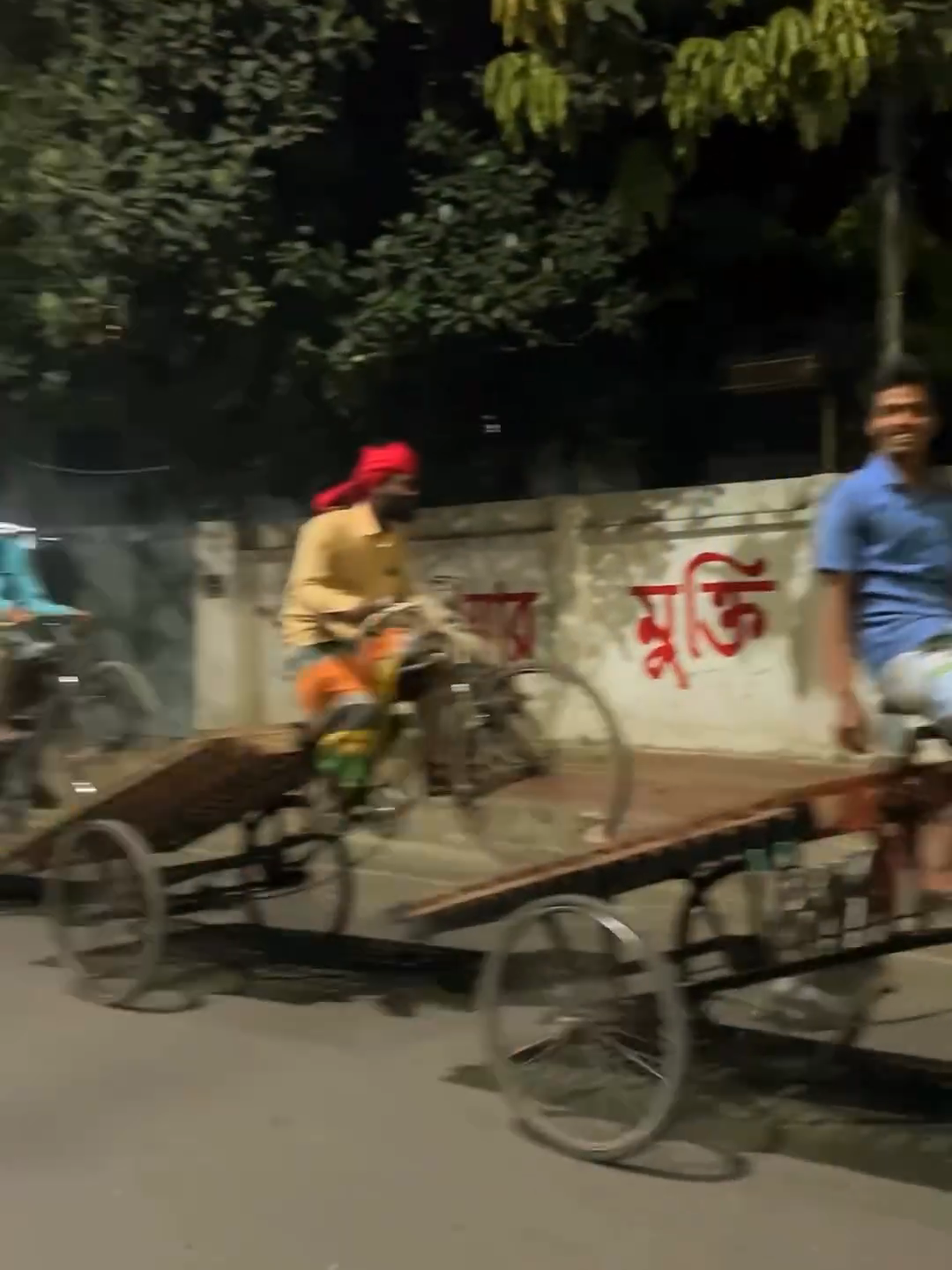 Regular night in Bangladesh 🤣 (IG🎥: @the_outslder) #Unreel #Extreme #Bangladesh #Cycling #Culture